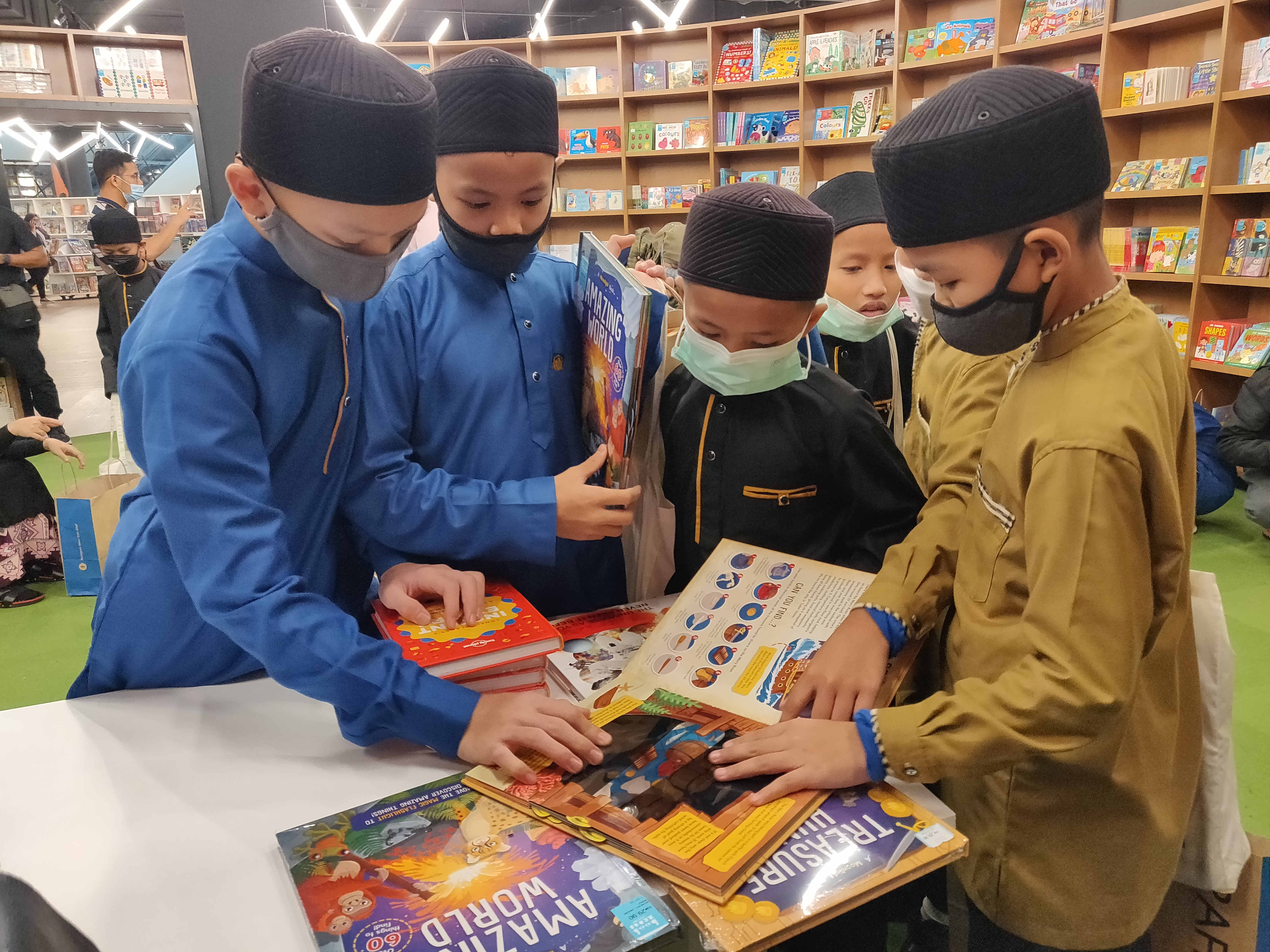 Riuh Raya With Tropicana And OhBulan!